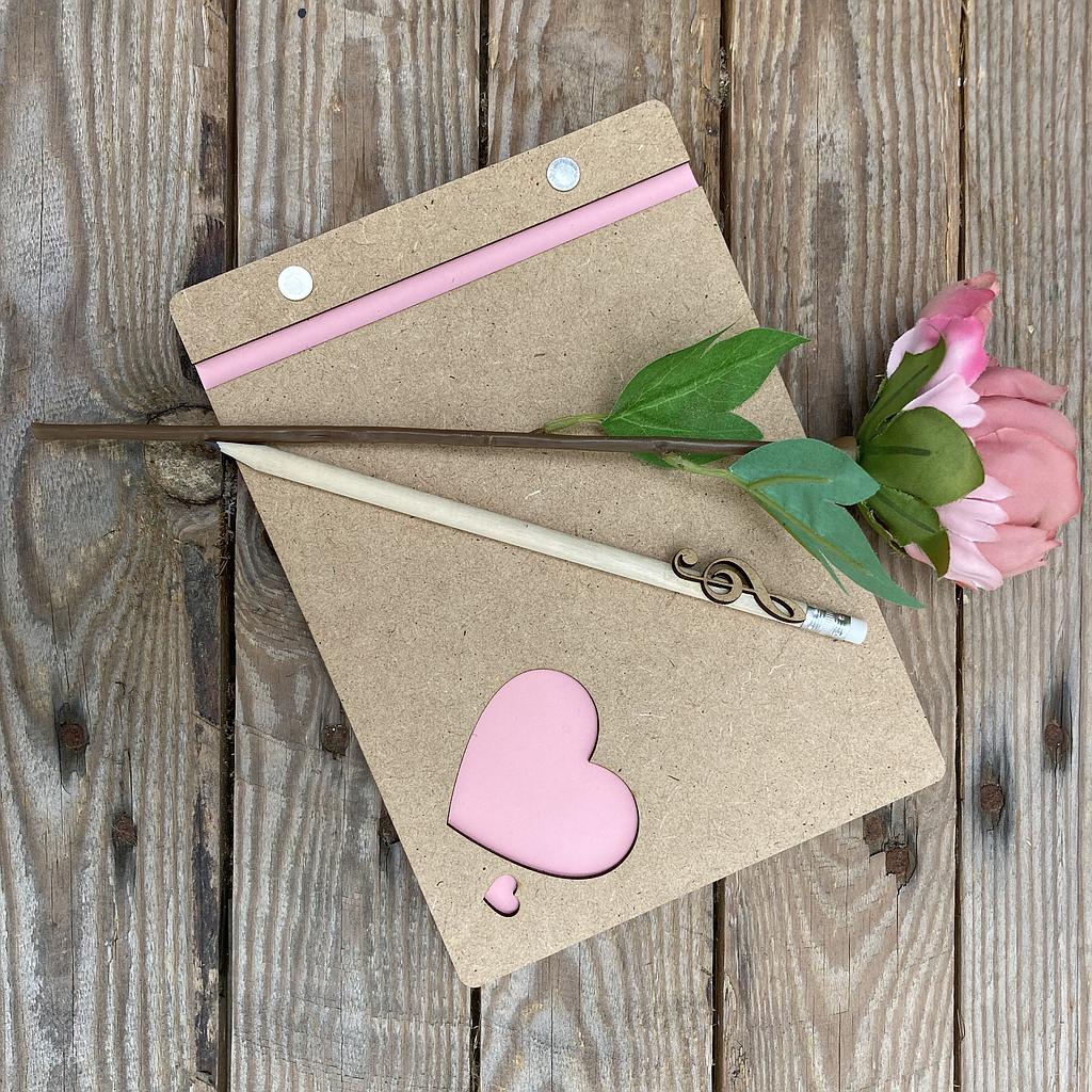 LIBRETA BISAGRA DE CARTÓN Y REMACHE